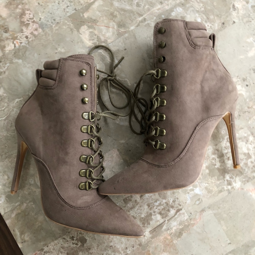 Daya by Zendaya Womens Pointed Ankle Heel Boots